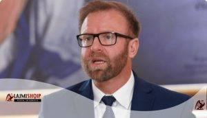 Përplasja publike pas deklaratës së bashkëshortit të Haxhiut: Abazi i drejtohet Kurtit për vrasjen në oborrin e QKUK-së